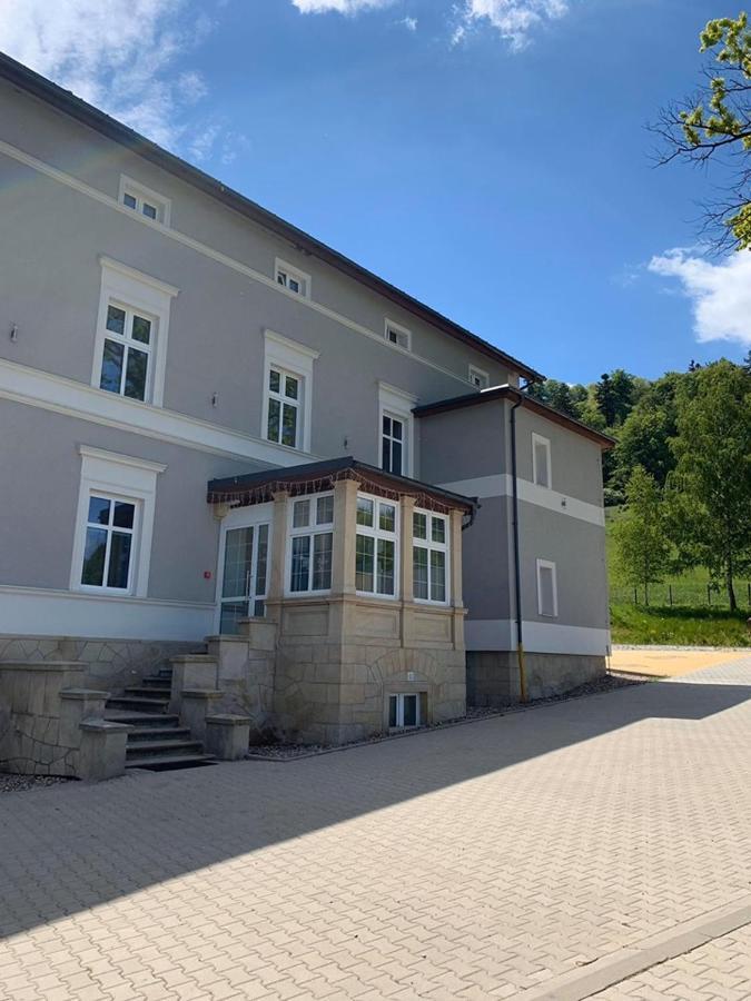 Willa Wiktoria Międzylesie Buitenkant foto